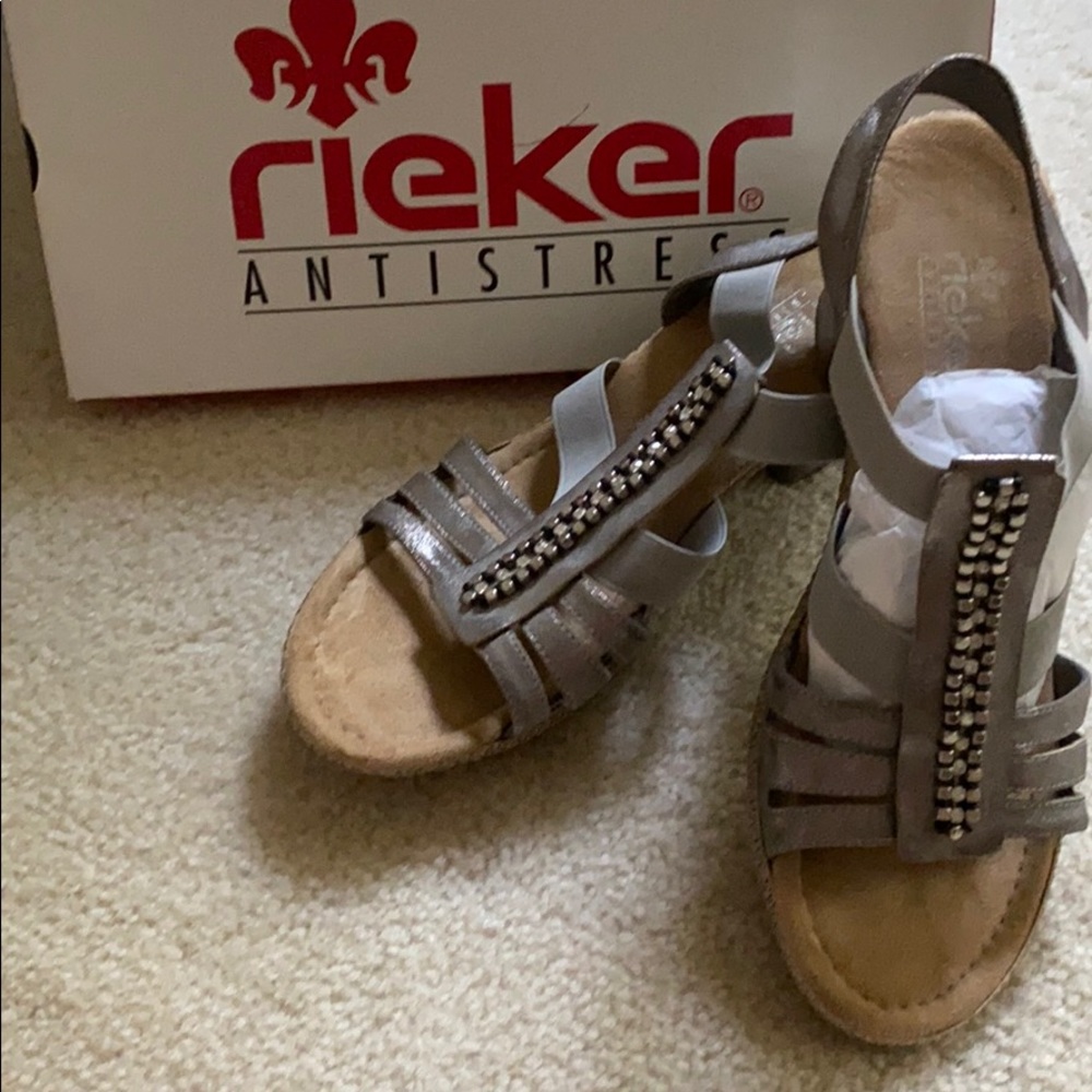 New inbox Riekers Grey heels 9.5 size